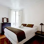 Spacious Family Flat In Mirabeau By Guestready