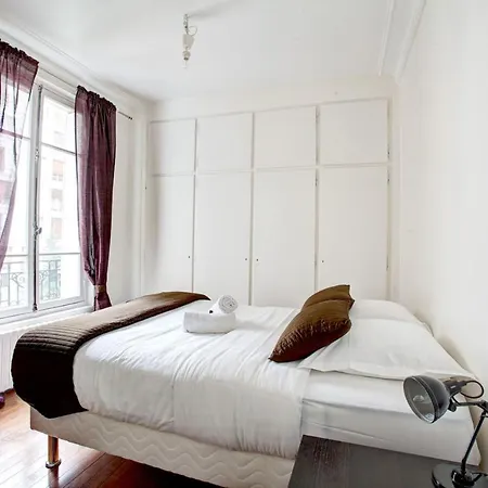Apartment Spacious Family Flat In Mirabeau By Guestready *
