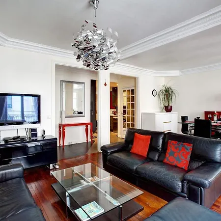 Spacious Family Flat In Mirabeau By Guestready *
