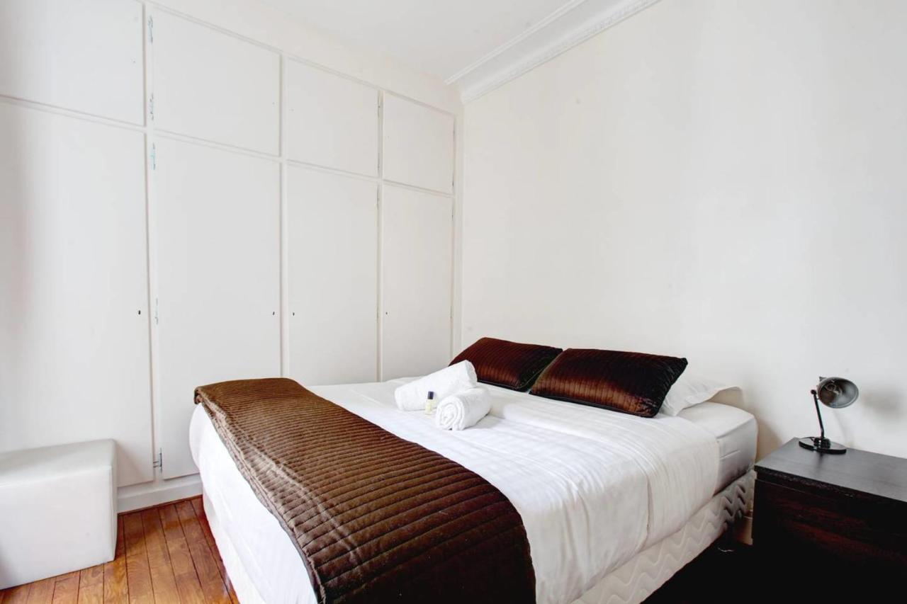 Spacious Family Flat In Mirabeau By Guestready