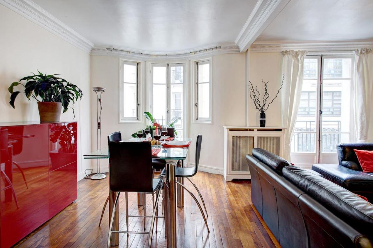 Spacious Family Flat In Mirabeau By Guestready * Parigi